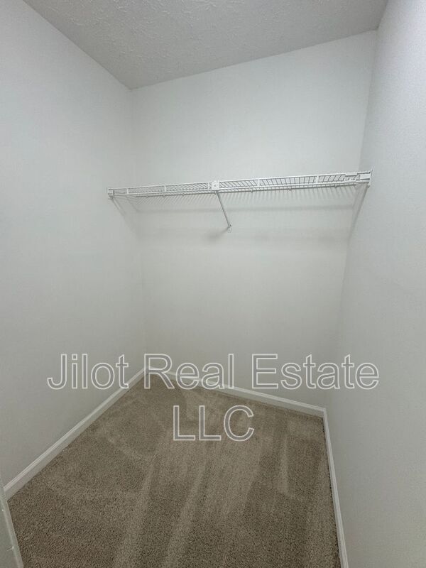 Building Photo - 5233 Ridge Forest Dr