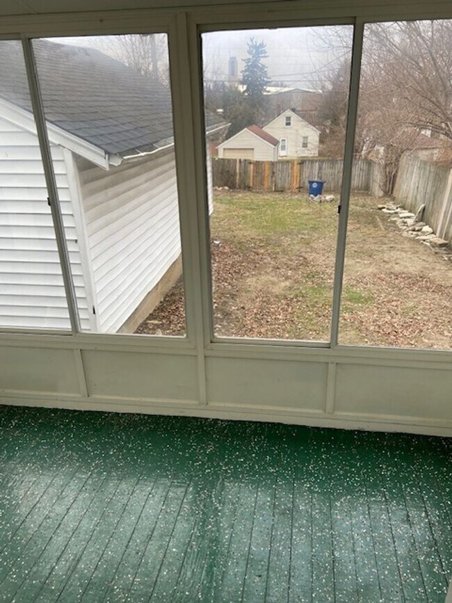 Building Photo - 3 Bedroom, 2 Bath w/Full Finished Basement and Lots of Charm