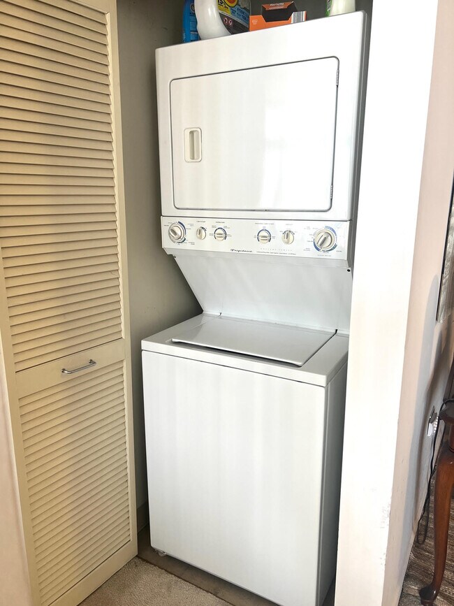 Building Photo - 600 N Dearborn St