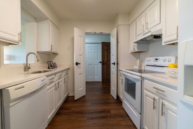 Building Photo - RSL Management Group (RD)