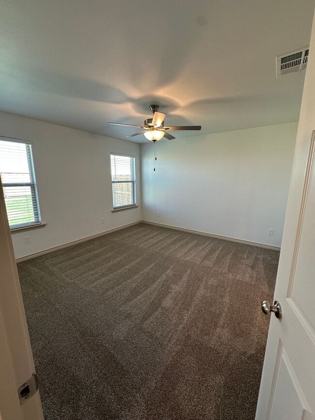 Building Photo - Move-In Ready & Made for Memories