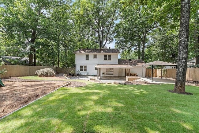 Building Photo - 3981 Longview Dr