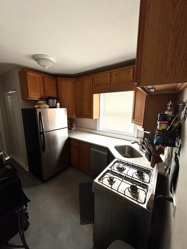 Building Photo - 2155 N Kenneth Ave