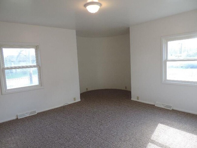 Building Photo - 2 Bed / 1.5 Bath / 2 Car Garage home in Bi...