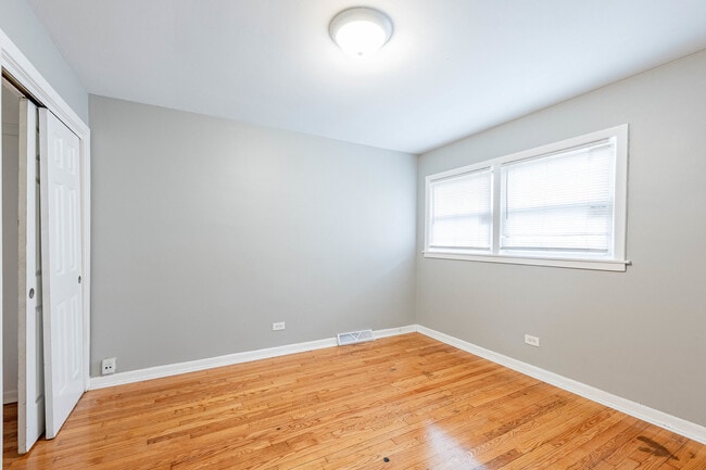 Building Photo - 7637 S Essex Ave