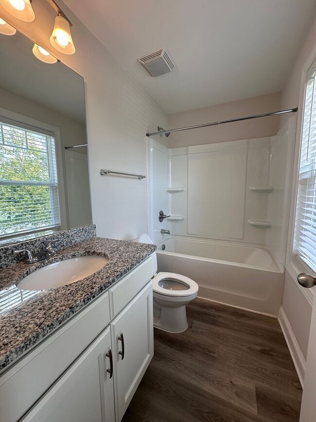 Building Photo - Modern 3BR/2.5BA Duplex – Perfect Location...