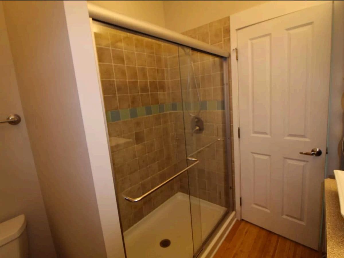 2nd floor bath - 636 S Pearl St