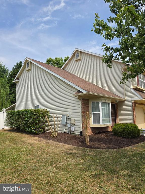 Building Photo - 9 Gristmill Dr