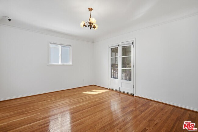 Building Photo - 1170 S Beverwil Dr