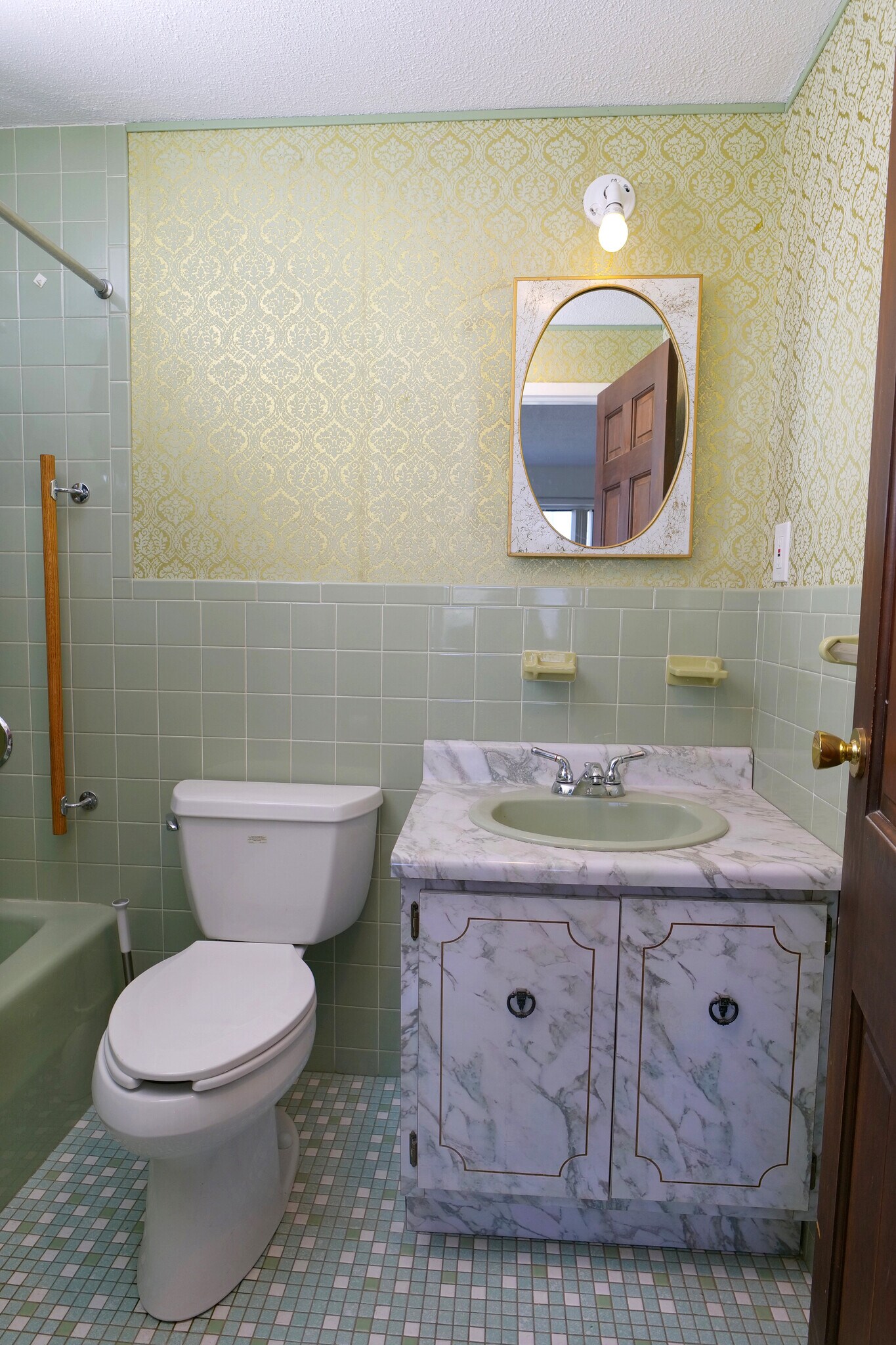 Main ensuite bathroom - 159 Concord Ave