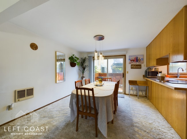 Building Photo - 890 SW 7th St