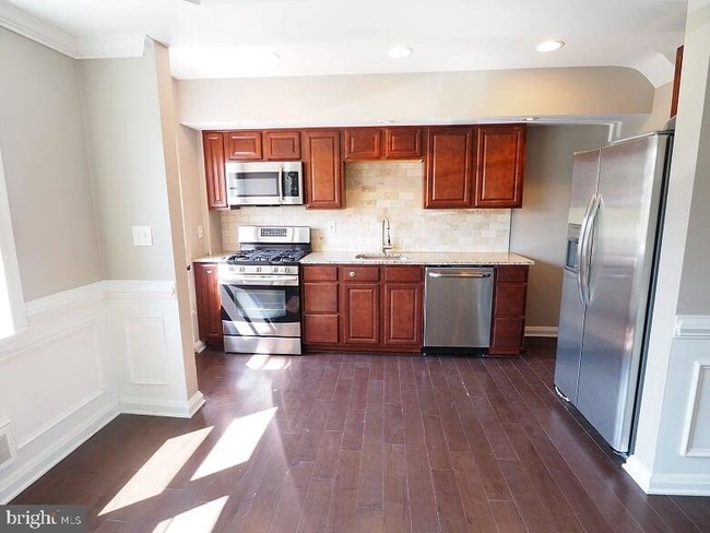 Building Photo - 7065 Eastbrook Ave