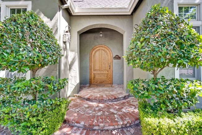 Building Photo - Stunning two-story spacious home on tranquil tree-lined street.