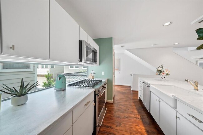 Building Photo - 6140 Grand Blvd