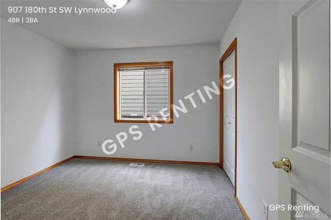 Building Photo - 907 180th St SW