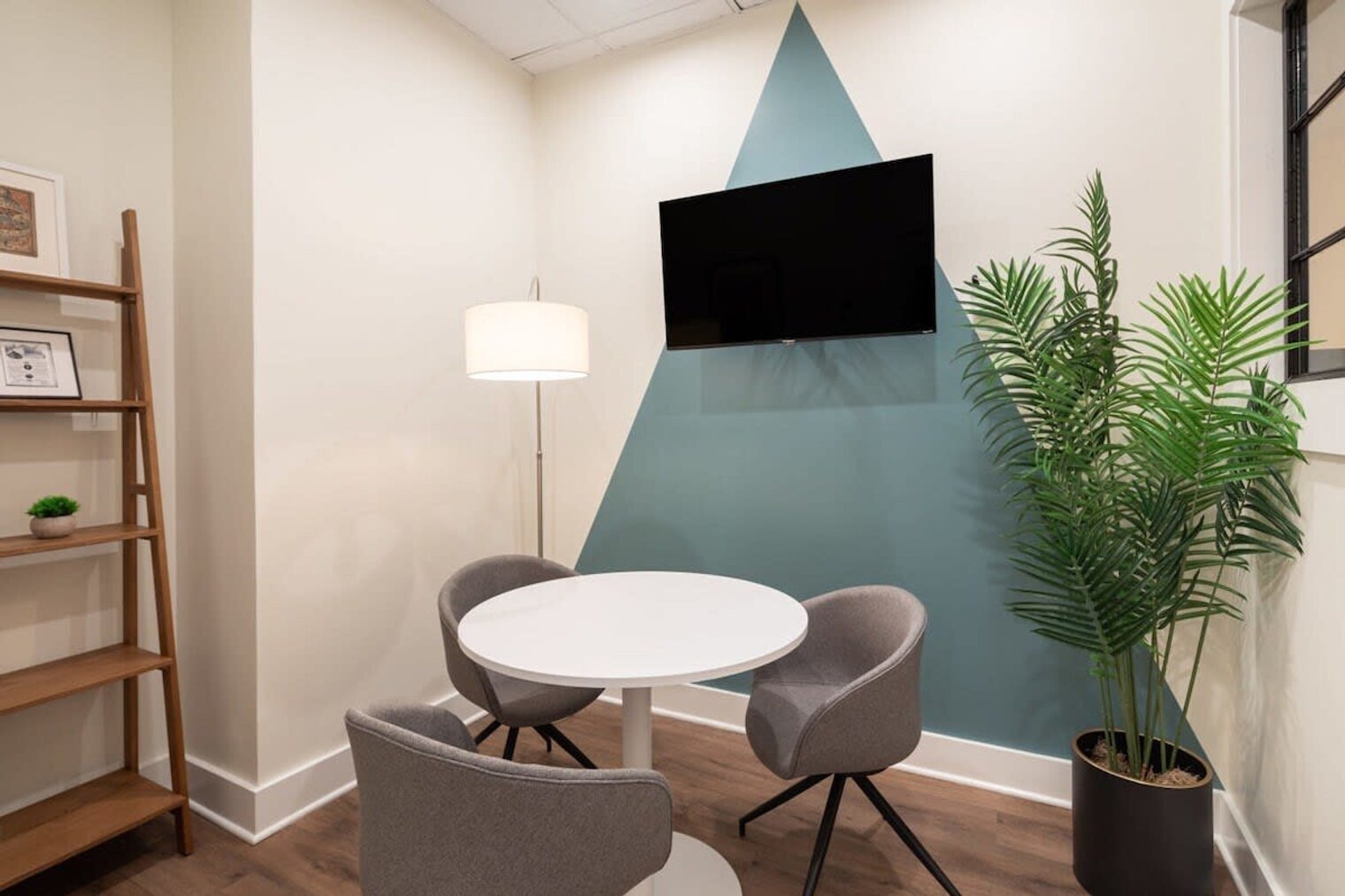 Building Photo - 150S S Independence Mall W