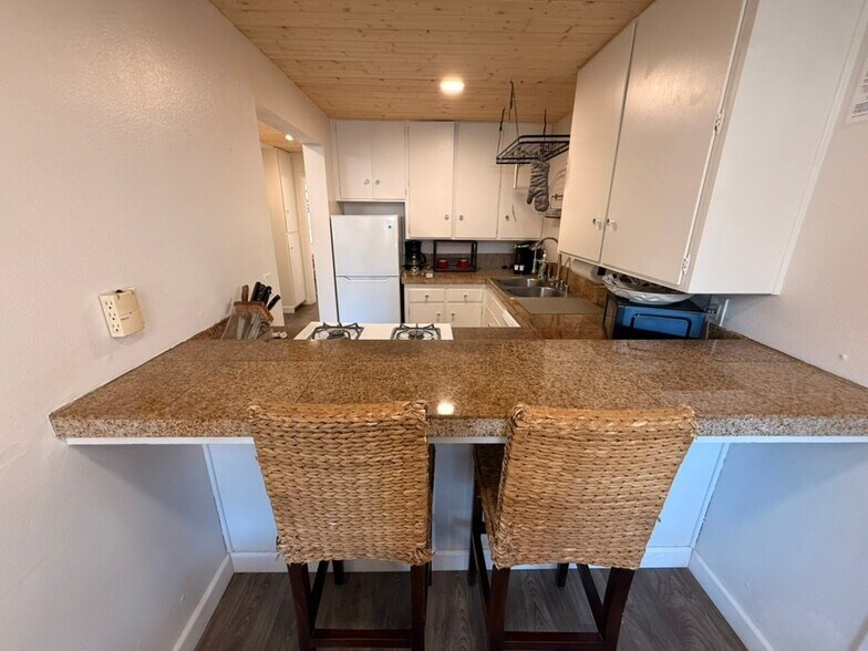 Building Photo - 822 Island Ct