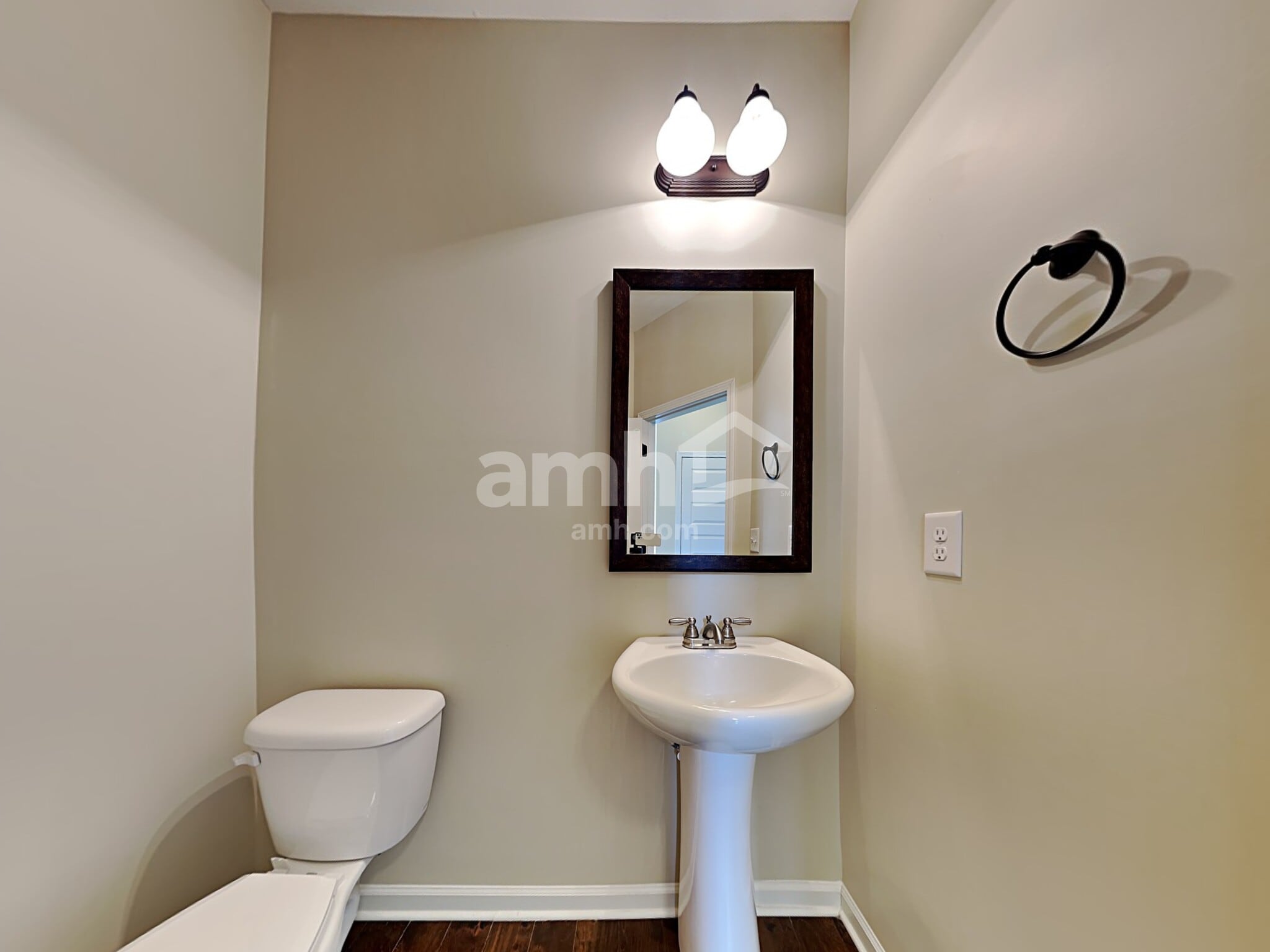 Building Photo - 137 Border Ave