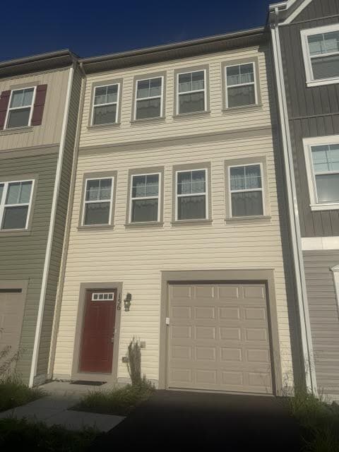 Building Photo - Available Now! | 4BR/3BA Townhome | Snowden Bridge