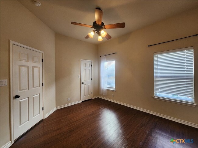 Building Photo - 803 Lodge Creek Dr