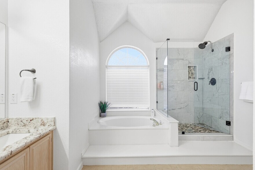 Building Photo - 10217 Napa Valley Dr