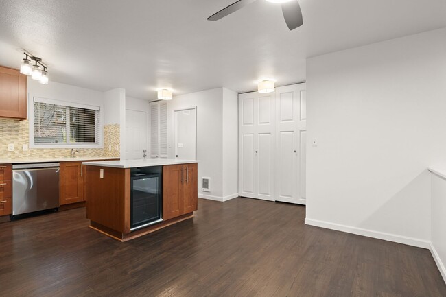 Building Photo - 3 Bed/ 2.5 bath Tanglewood Condo