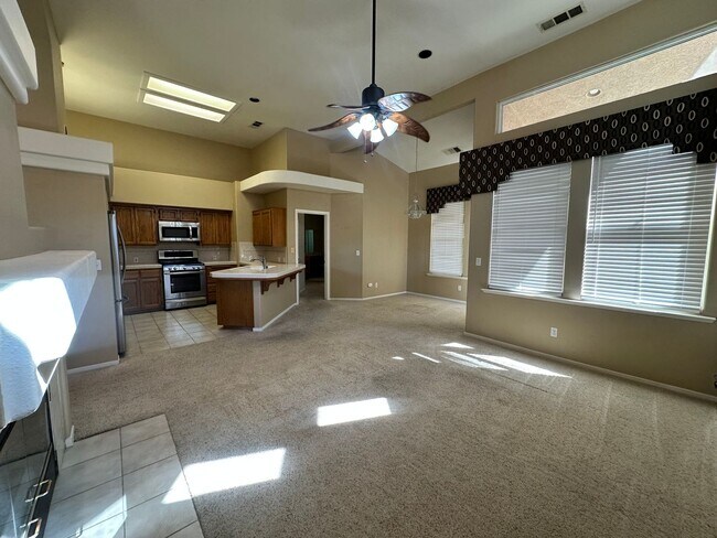 Building Photo - SE Visalia home coming soon!!