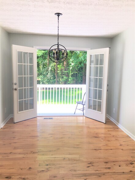 Building Photo - 4133 Thornwall Dr