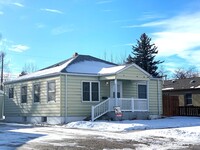 Building Photo - New Flooring & Paint!