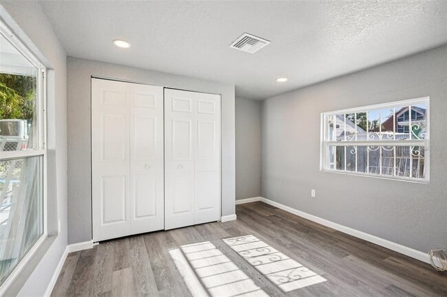 Building Photo - 1911 22nd Ave S