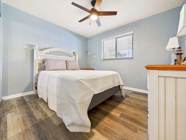 Building Photo - Furnished 2BR/2BA Pine Haven Condo with Preserve View –