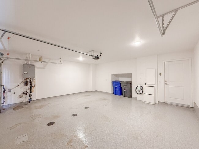 Building Photo - 10482 San Diego Mission Rd