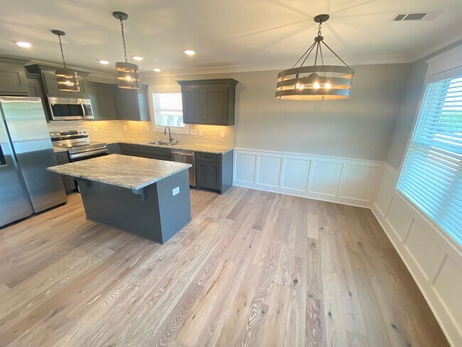 Building Photo - For Lease - 3BR, 2.5BA, 2300sqft home (Gallatin)