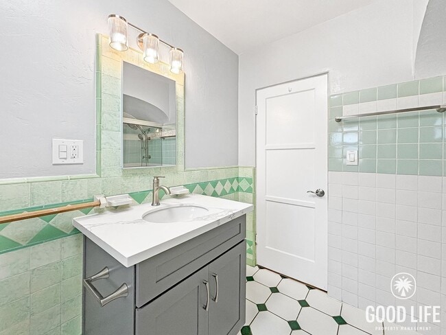 Building Photo - zIsla Vista Dr