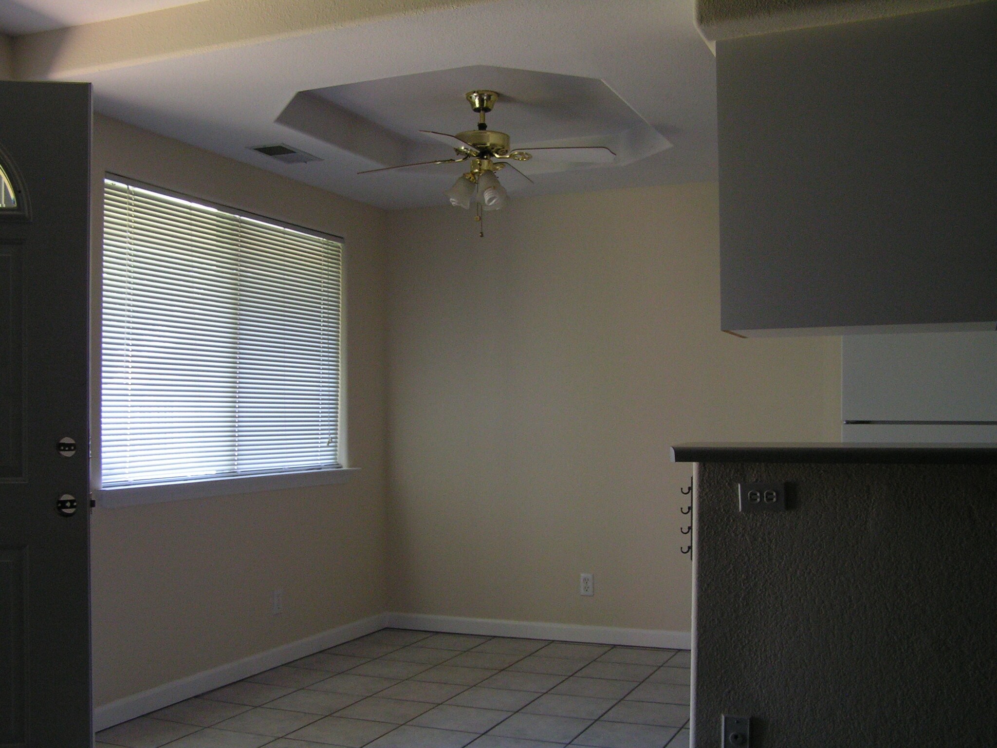 Dining area with coffered ceiling - 2708 Wilson Ave