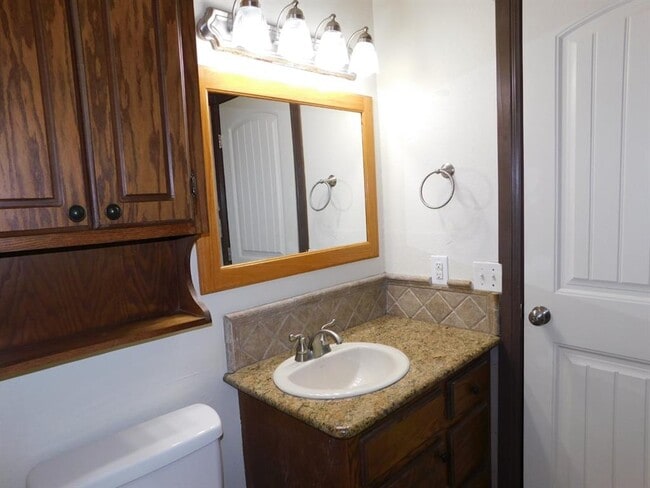 Building Photo - 4813 Woodview Dr