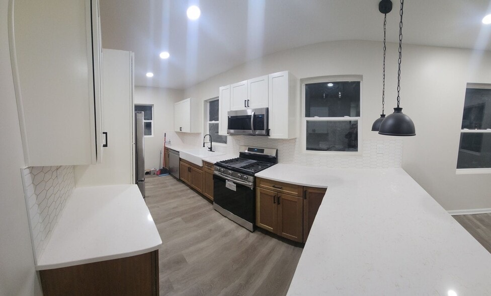 Building Photo - 639 Algona Ave