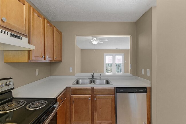 Building Photo - 715 Walker Rd