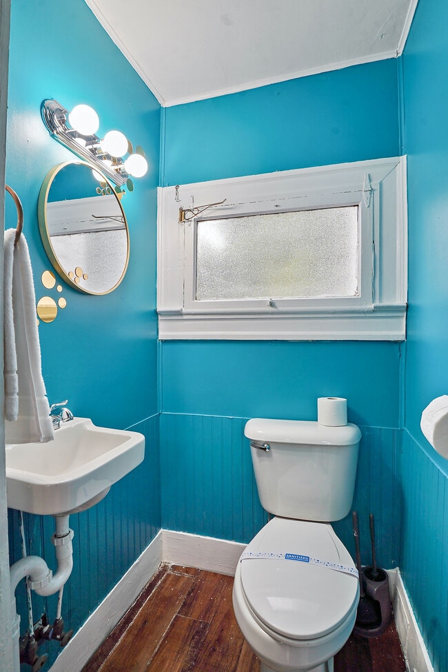 Building Photo - 1402 17th St S