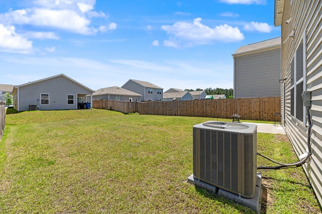 Building Photo - Ocean Farm Dr