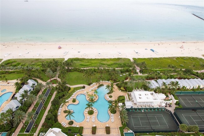 Building Photo - 100 South Pointe Dr