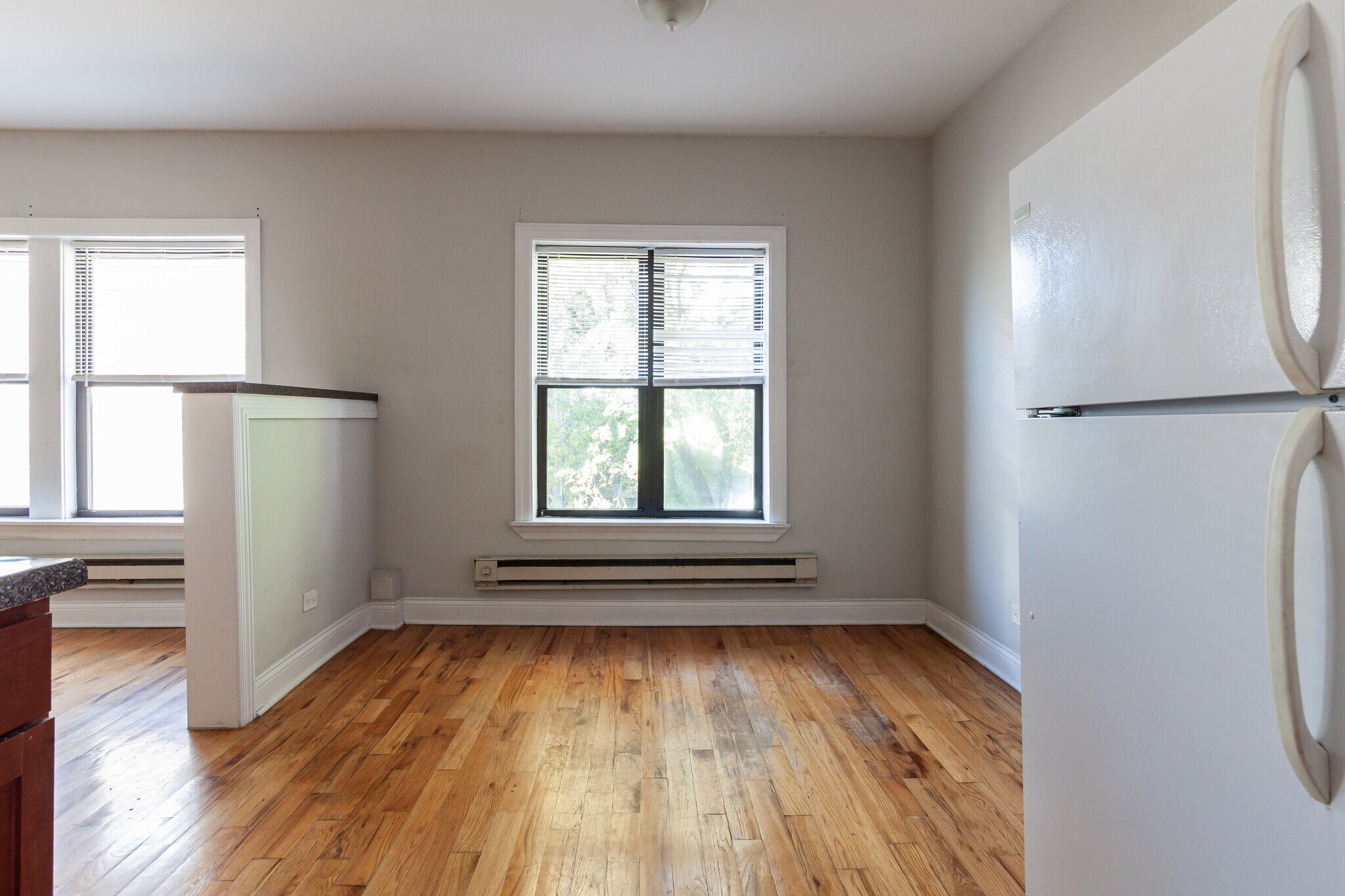 Building Photo - 626 W Cornelia Ave