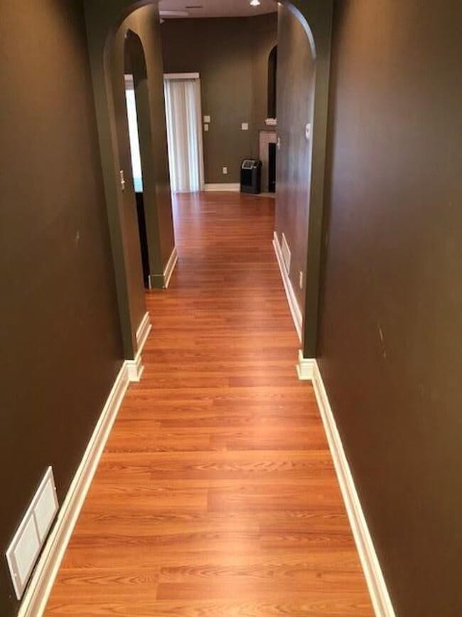 Building Photo - 3 Bedroom, 2 bathroom 1600 square foot single family home