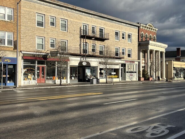 Building Photo - 278 Main St