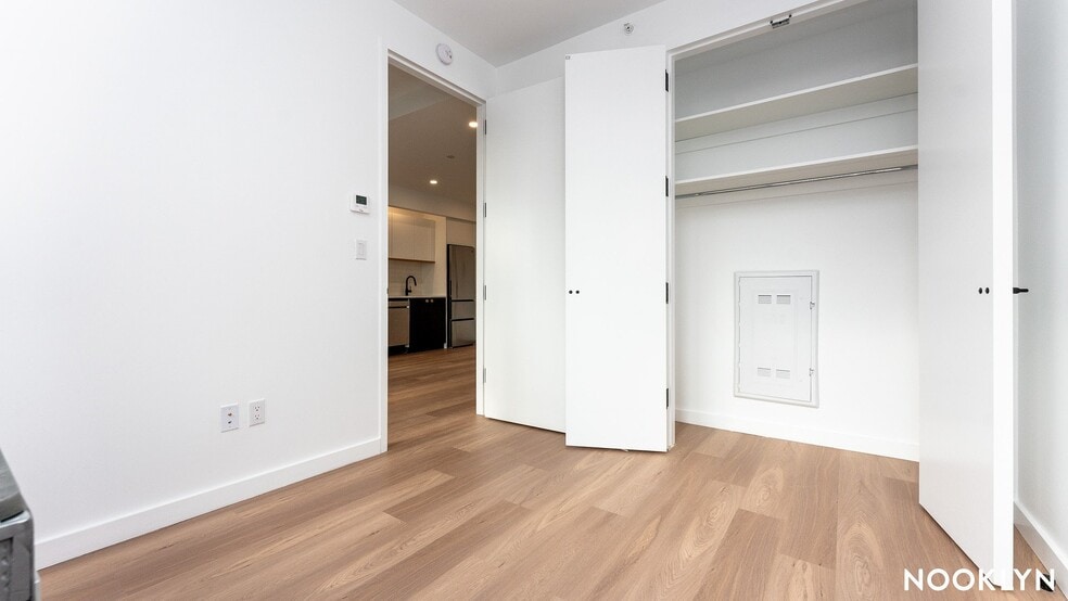 Building Photo - 654 Madison St