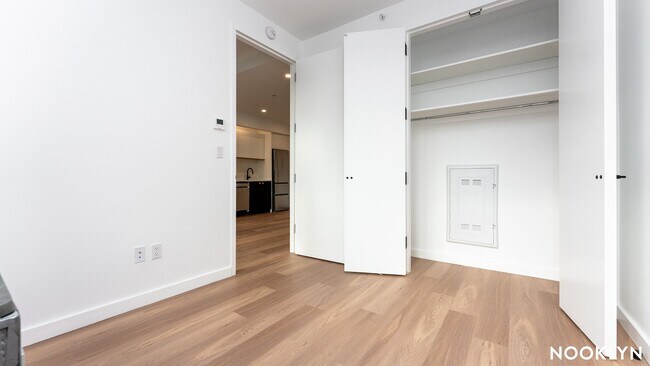 Building Photo - 654 Madison St