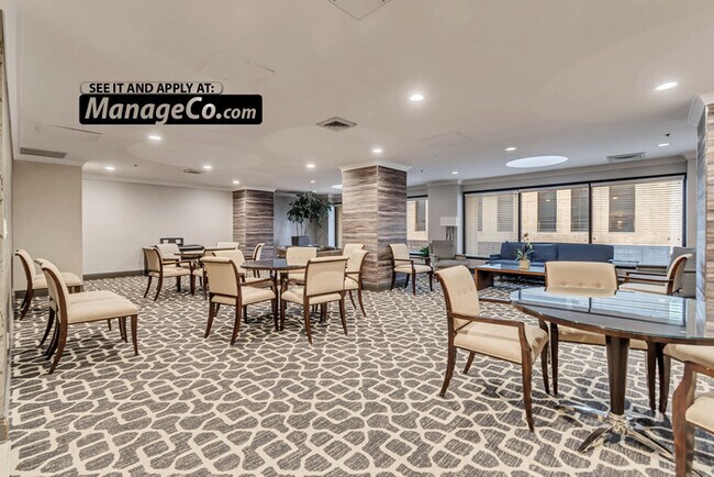 Building Photo - Chic 1BR/1.5BA Condo w/ Unbeatable Downtow...