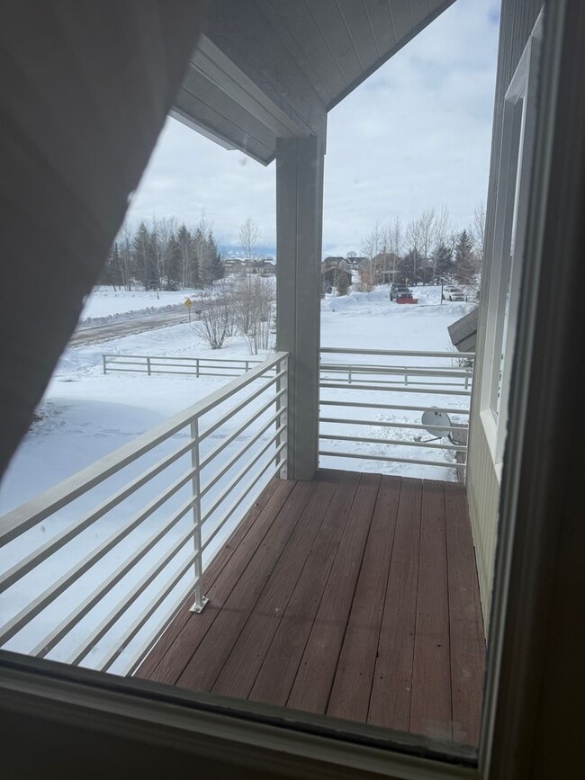 Building Photo - Ski Hill Road- 2 Bedroom 2.5 Bathroom with...