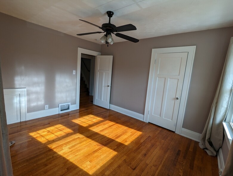 Master bedroom, 6 ft wide closet - 3607 Franklin Ave