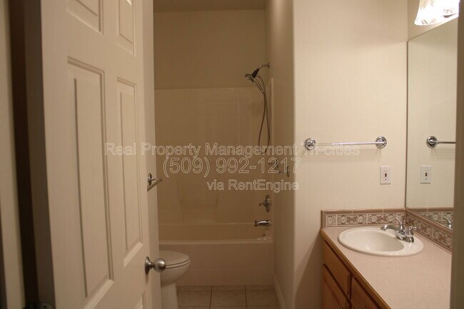 Building Photo - 4000 W 34th Ct